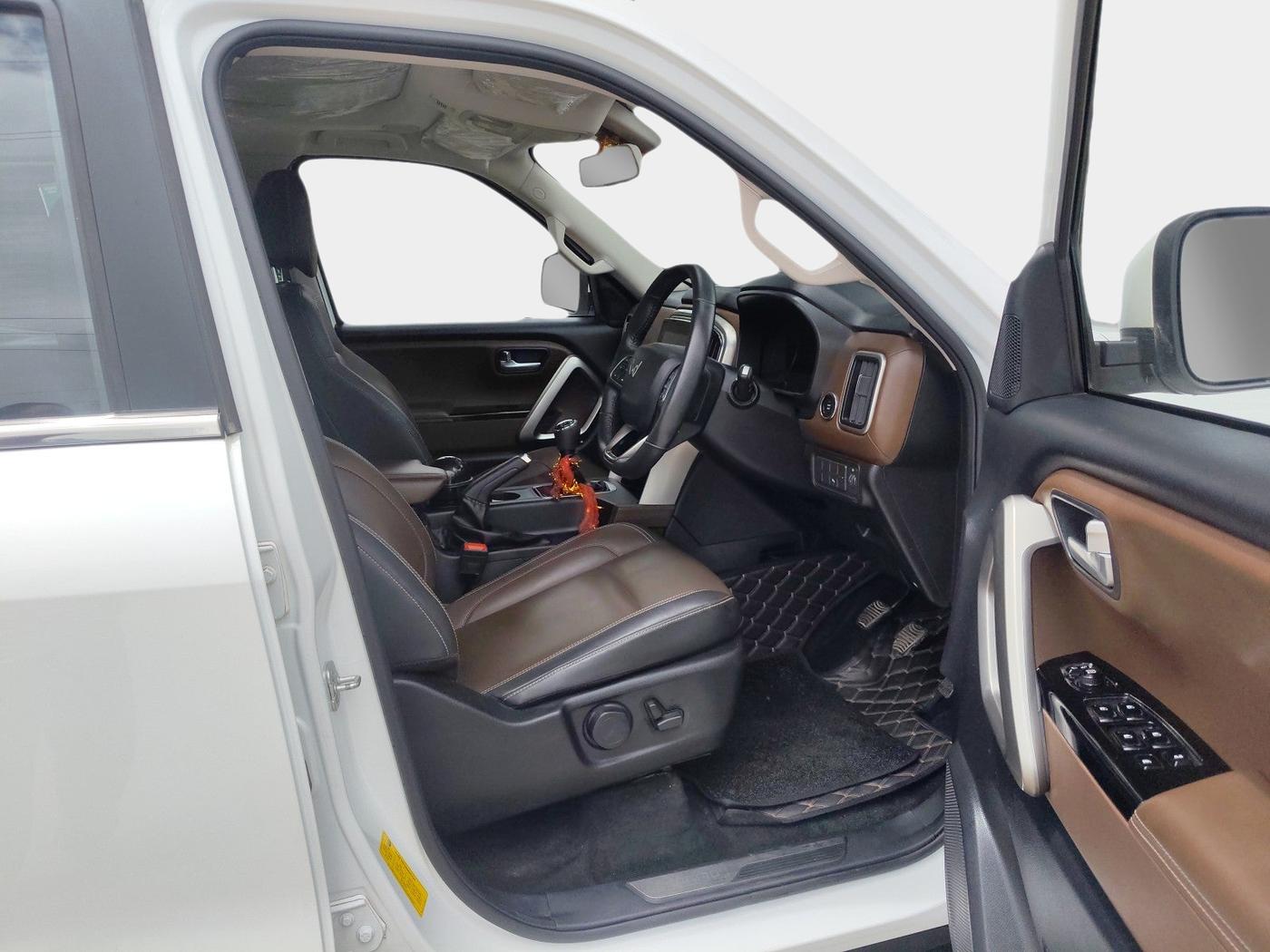2022 Mahindra SCORPIO-N Z8 L PETROL MT 7 STR, Petrol, Manual, 10,268 km, interior