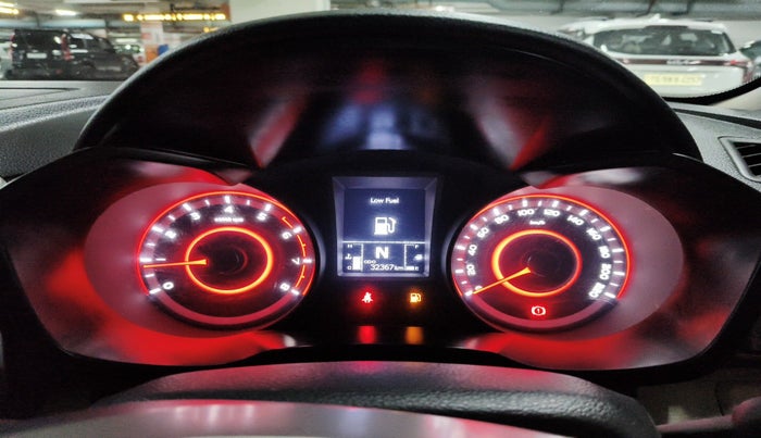 2022 Mahindra XUV300 W8 (O) 1.2 PETROL, Petrol, Manual, 32,367 km, interior