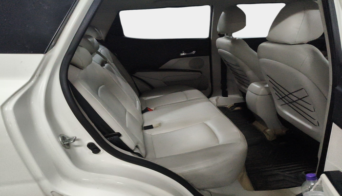 2022 Mahindra XUV300 W8 (O) 1.2 PETROL, Petrol, Manual, 32,367 km, interior