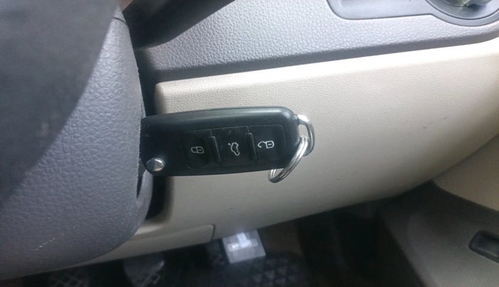 2014 Volkswagen Vento HIGHLINE 1.6 MPI, Petrol, Manual, 68,204 km, interior