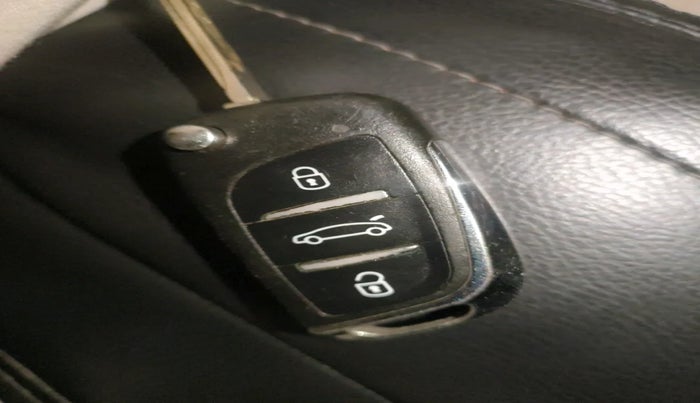 2013 Mahindra XUV500 W8, Diesel, Manual, 1,42,655 km, interior