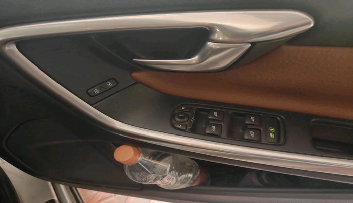 2012 Volvo S60 KINETIC D3, Diesel, Automatic, 1,04,536 km, interior