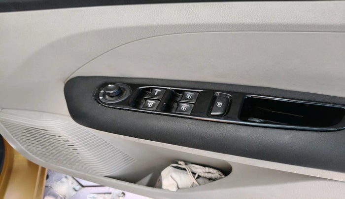 2020 Renault TRIBER RXZ AMT, Petrol, Automatic, 40,069 km, interior