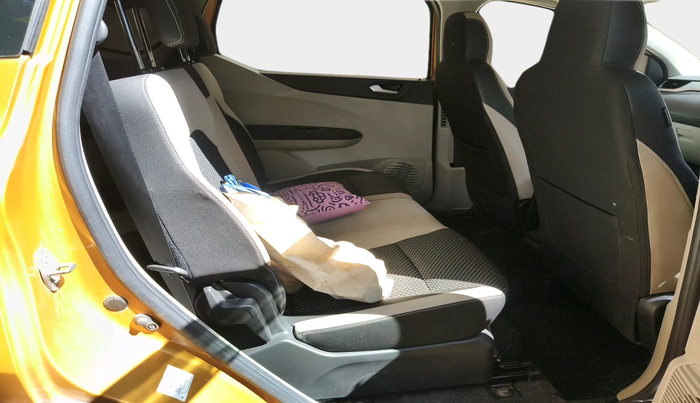 2020 Renault TRIBER RXZ AMT, Petrol, Automatic, 40,069 km, interior