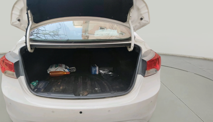 2014 Hyundai New Elantra 1.6 SX MT DIESEL, Diesel, Manual, 1,73,837 km, exterior