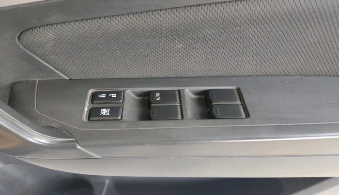 2016 Maruti Vitara Brezza ZDI PLUS DUAL TONE, Diesel, Manual, 1,38,075 km, interior