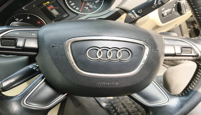 2015 Audi Q3 35 TDI Quattro, Diesel, Automatic, 1,65,353 km, interior