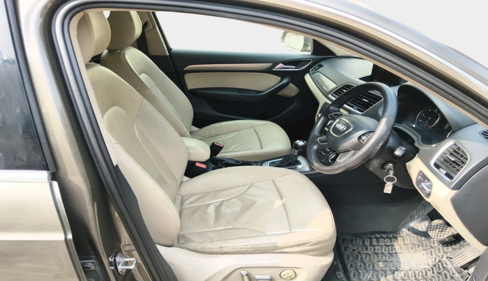 2015 Audi Q3 35 TDI Quattro, Diesel, Automatic, 1,65,353 km, interior