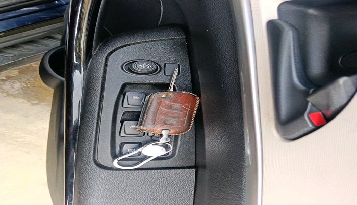 2022 Mahindra XUV700 AX 5 P MT 7 STR, Petrol, Manual, 39,934 km, interior