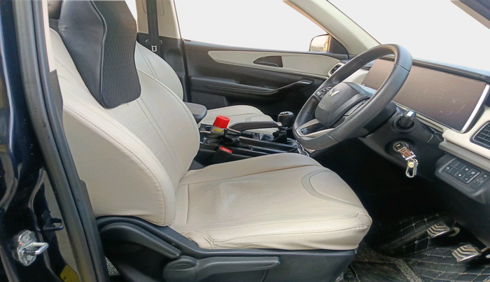 2022 Mahindra XUV700 AX 5 P MT 7 STR, Petrol, Manual, 39,934 km, interior