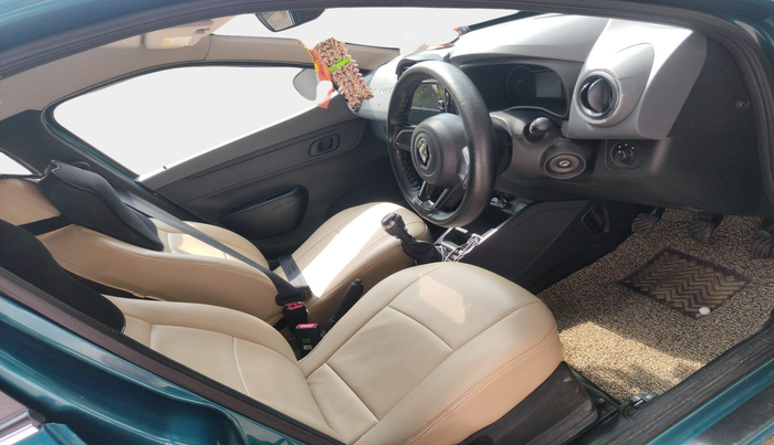 2022 Renault Kwid RXT 1.0 (O), Petrol, Manual, 30,118 km, interior