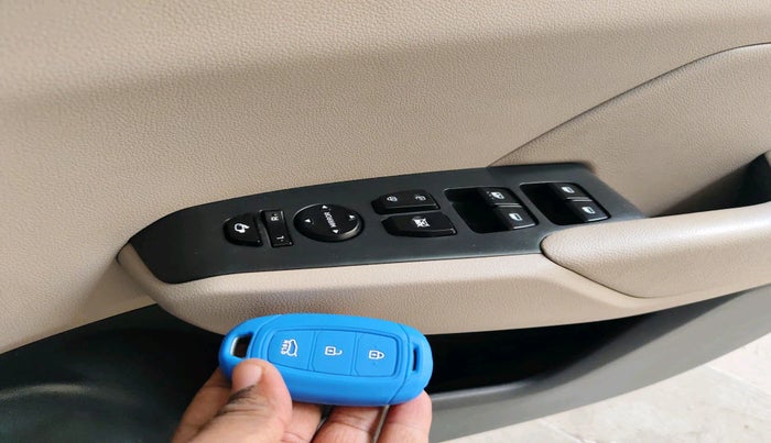 2018 Hyundai Verna 1.6 SX (O) CRDI MT, Diesel, Manual, 1,00,023 km, interior