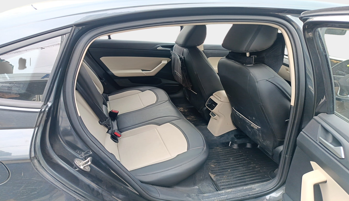 2024 Volkswagen VIRTUS HIGHLINE TSI 1.0 AT, Petrol, Automatic, 10,408 km, interior