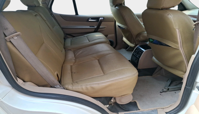 2013 Tata Safari Storme 2.2 VX 4X2, Diesel, Manual, 1,86,778 km, interior