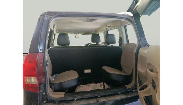 2018 Mahindra TUV300 T10 AMT, Diesel, Automatic, 1,30,754 km, exterior