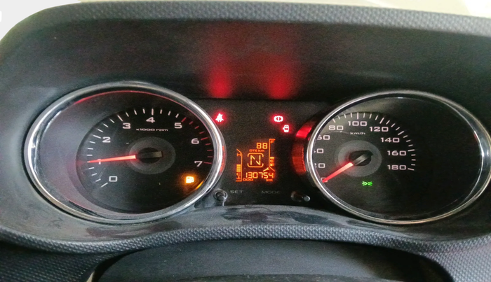 2018 Mahindra TUV300 T10 AMT, Diesel, Automatic, 1,30,754 km, interior
