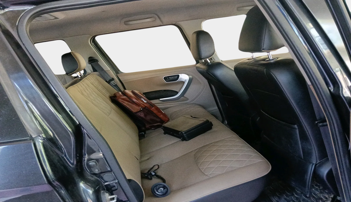 2018 Mahindra TUV300 T10 AMT, Diesel, Automatic, 1,30,754 km, interior