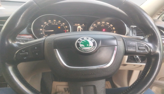 2013 Skoda Superb ELEGANCE 2.0 TDI CR AT, Diesel, Automatic, 2,30,390 km, interior