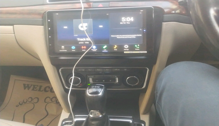 2013 Skoda Superb ELEGANCE 2.0 TDI CR AT, Diesel, Automatic, 2,30,390 km, interior