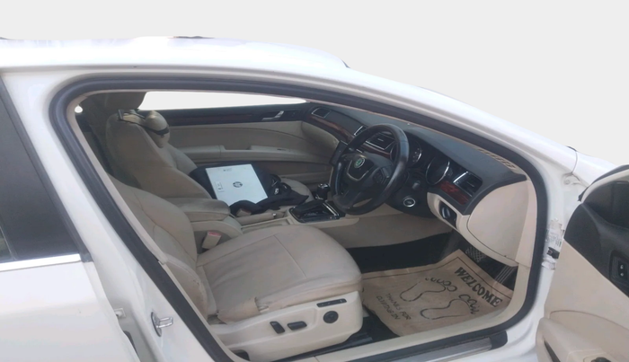 2013 Skoda Superb ELEGANCE 2.0 TDI CR AT, Diesel, Automatic, 2,30,390 km, interior