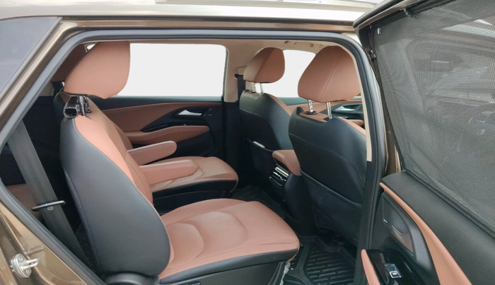 2023 MG HECTOR PLUS SHARP PRO 1.5 TURBO MT 6 STR, Petrol, Manual, 17,699 km, interior