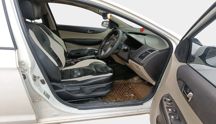 2013 Hyundai i20 ASTA 1.2, Petrol, Manual, 1,12,908 km, interior