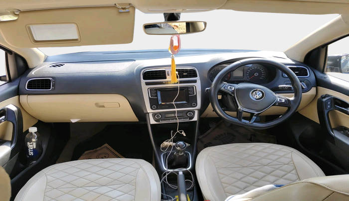 2016 Volkswagen Polo HIGHLINE1.2L, Petrol, Manual, 1,66,193 km, interior