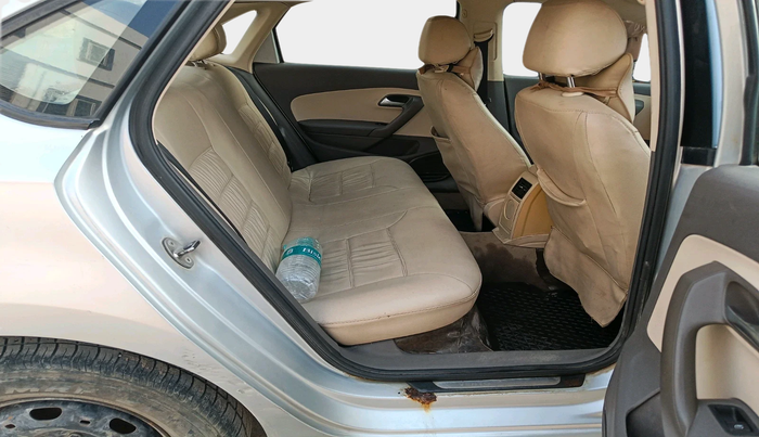 2011 Volkswagen Vento TRENDLINE 1.6, Petrol, Manual, 1,43,352 km, interior