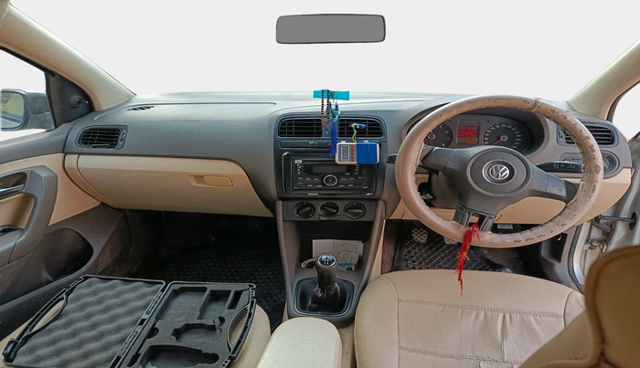 2011 Volkswagen Vento TRENDLINE 1.6, Petrol, Manual, 1,43,352 km, interior