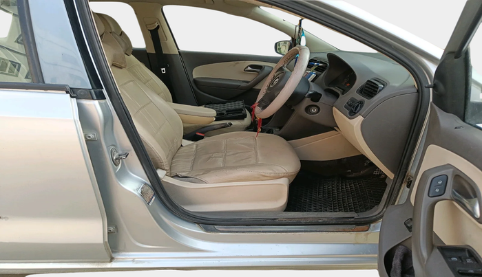 2011 Volkswagen Vento TRENDLINE 1.6, Petrol, Manual, 1,43,352 km, interior