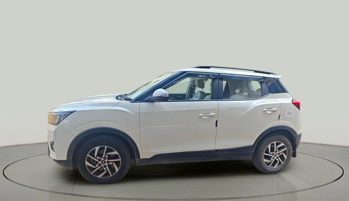 2023 Mahindra XUV300 W8 (O) 1.5 DIESEL, Diesel, Manual, 66,218 km, exterior