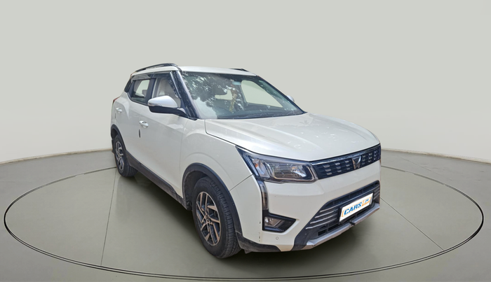 2023 Mahindra XUV300 W8 (O) 1.5 DIESEL, Diesel, Manual, 66,218 km, exterior