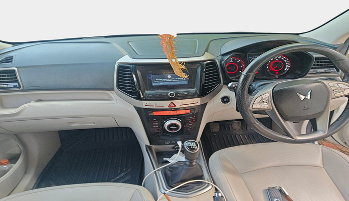 2023 Mahindra XUV300 W8 (O) 1.5 DIESEL, Diesel, Manual, 66,218 km, interior