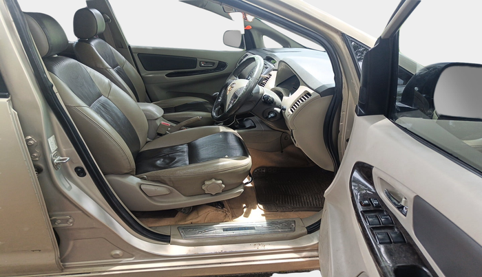 2014 Toyota Innova 2.5 ZX 7 STR, Diesel, Manual, 74,618 km, interior