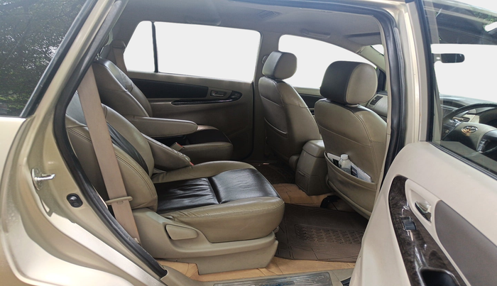 2014 Toyota Innova 2.5 ZX 7 STR, Diesel, Manual, 74,618 km, interior