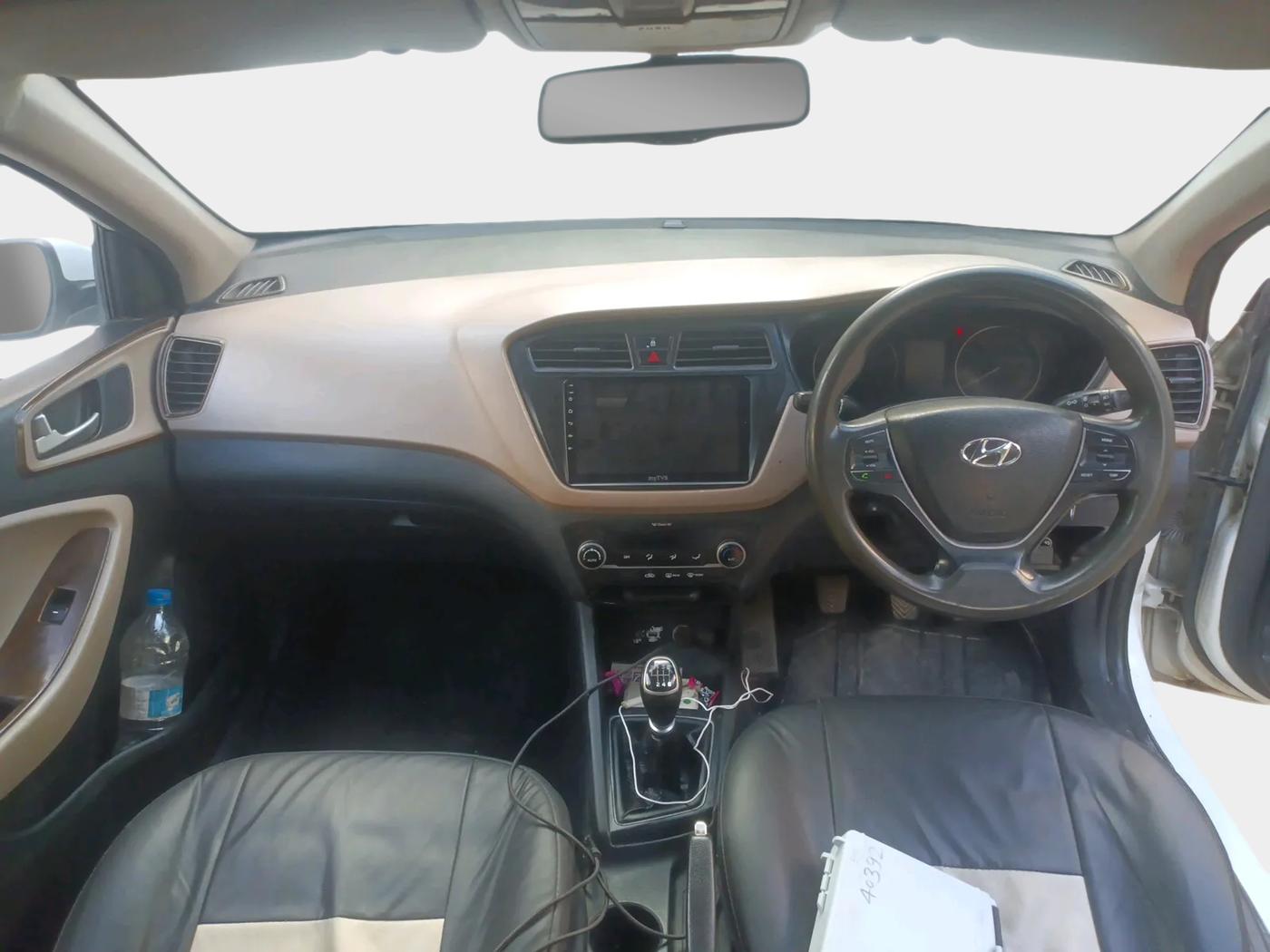 2015 Hyundai Elite i20 SPORTZ 1.4 CRDI, Diesel, Manual, 85,815 km, interior
