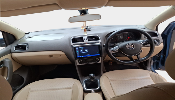 2016 Volkswagen Vento HIGHLINE 1.6 MPI, Petrol, Manual, 69,271 km, interior
