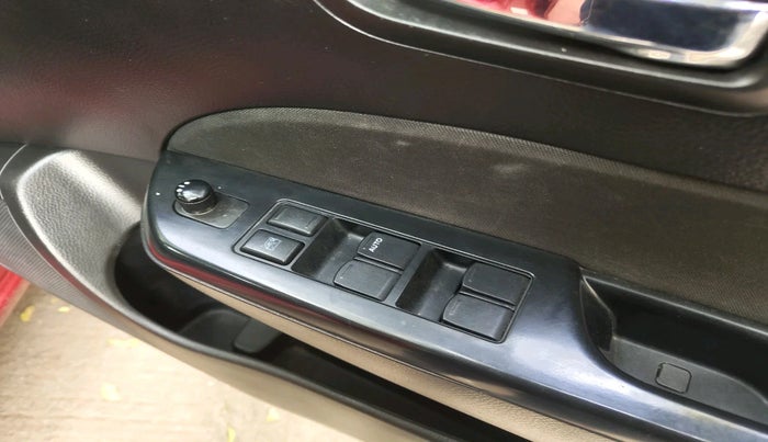 2013 Maruti Swift VXI, Petrol, Manual, 1,19,818 km, interior