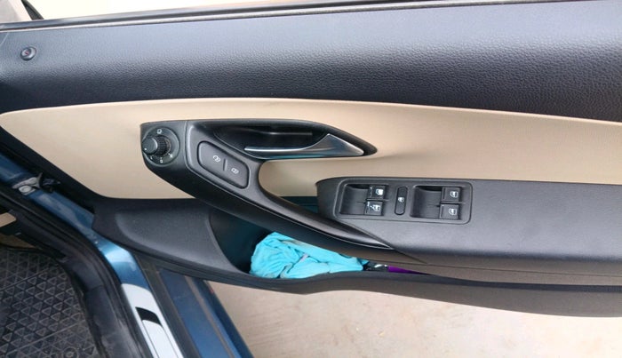 2016 Volkswagen Ameo HIGHLINE1.2L, Petrol, Manual, 79,343 km, interior