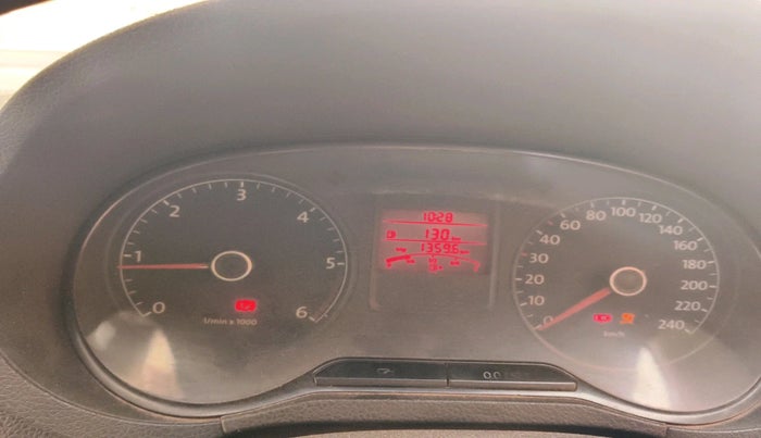 2013 Volkswagen Polo HIGHLINE DIESEL, Diesel, Manual, 1,23,324 km, interior