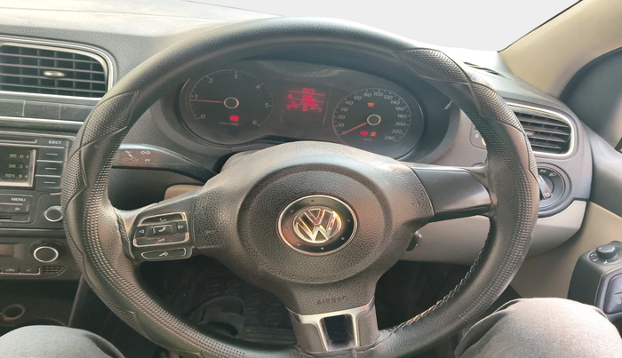 2013 Volkswagen Polo HIGHLINE DIESEL, Diesel, Manual, 1,23,324 km, interior