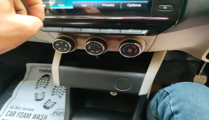 2024 Renault TRIBER RXT AMT, Petrol, Automatic, 12,488 km, interior