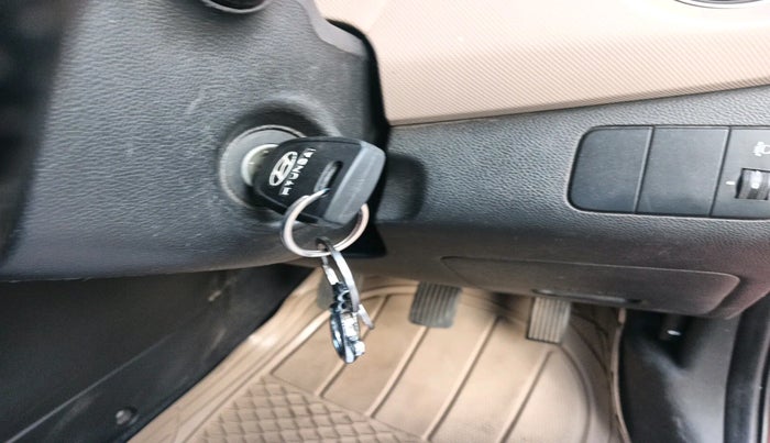 2015 Hyundai Grand i10 SPORTZ 1.2 KAPPA VTVT, Petrol, Manual, 1,20,038 km, interior