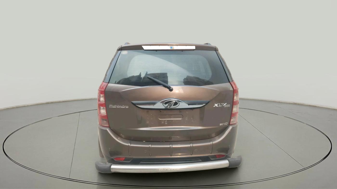 2017 Mahindra XUV500 W10, Diesel, Manual, 1,96,050 km, exterior