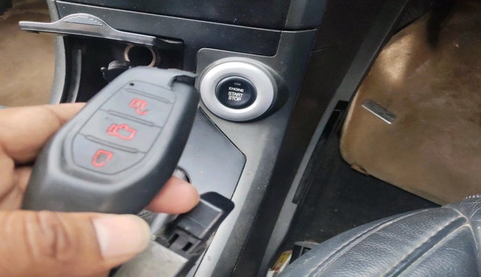 2017 Mahindra XUV500 W10, Diesel, Manual, 1,96,043 km, interior