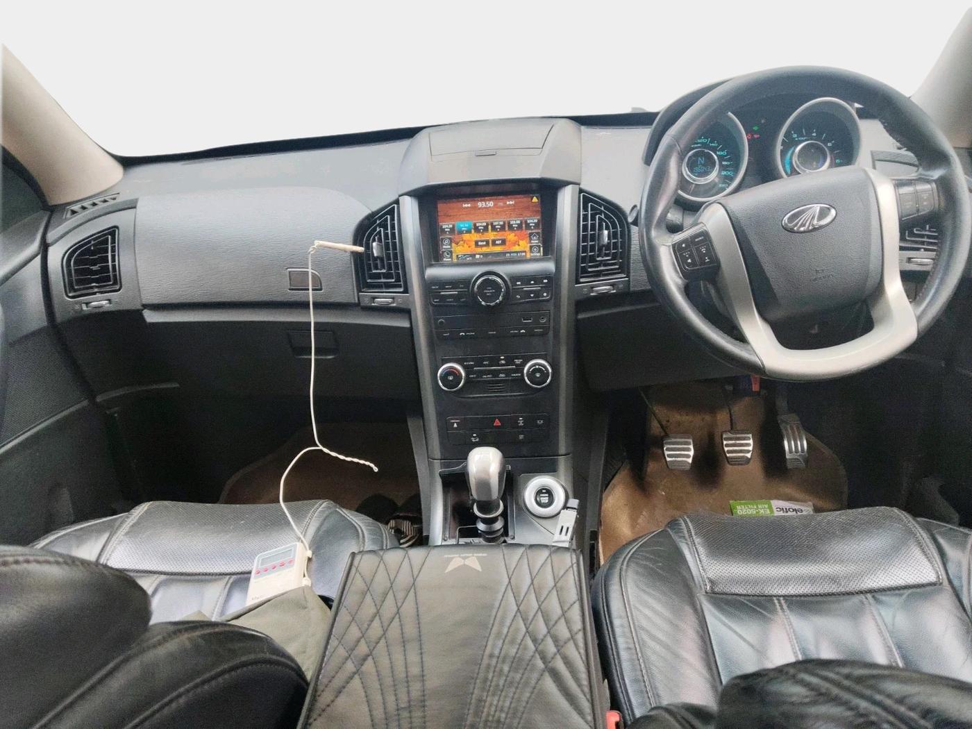 2017 Mahindra XUV500 W10, Diesel, Manual, 1,96,050 km, interior