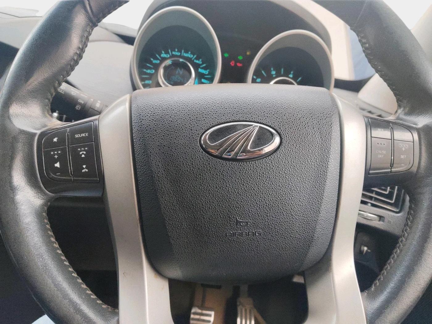 2017 Mahindra XUV500 W10, Diesel, Manual, 1,96,050 km, interior