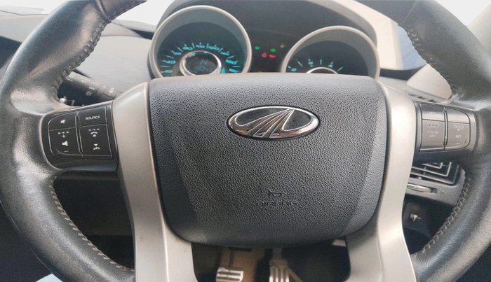 2017 Mahindra XUV500 W10, Diesel, Manual, 1,96,043 km, interior