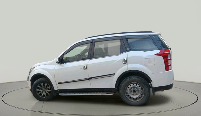 2017 Mahindra XUV500 W10, Diesel, Manual, 1,21,409 km, exterior