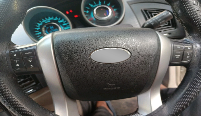 2017 Mahindra XUV500 W10, Diesel, Manual, 1,21,409 km, interior